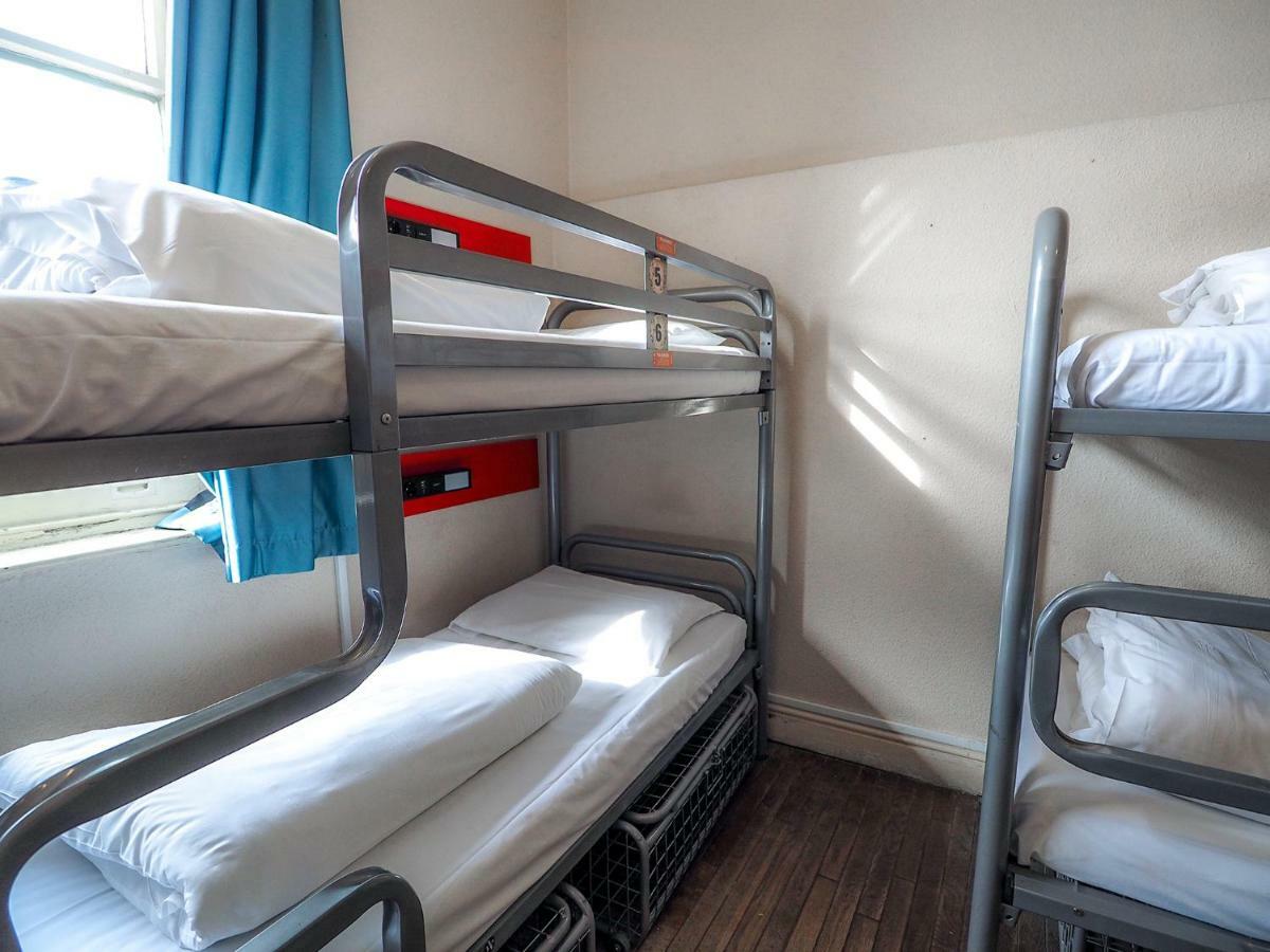 Cama en habitación compartida mixta de 8 camas con baño compartido exterior